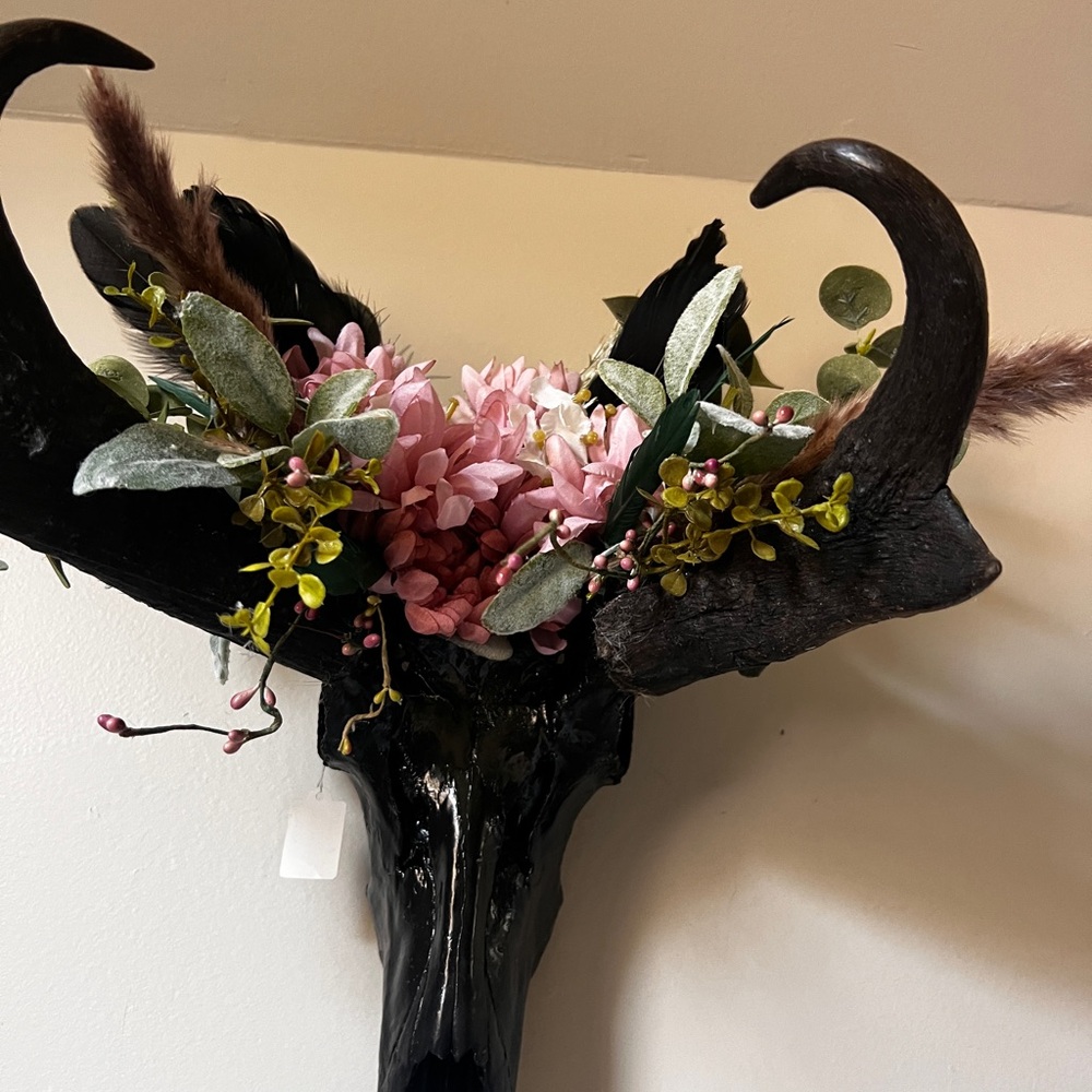 Black Floral Skull Wall Decor Coquette Gothic Western authentic skull 
Beautiful - Picture 12 of 14